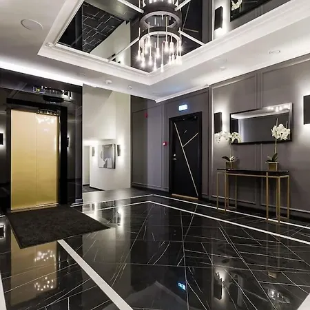 Loft Black And Red * 塔林