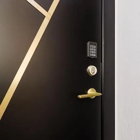 Loft Black And Red * 塔林