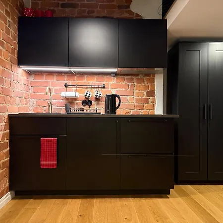 Loft Black And Red * タリン