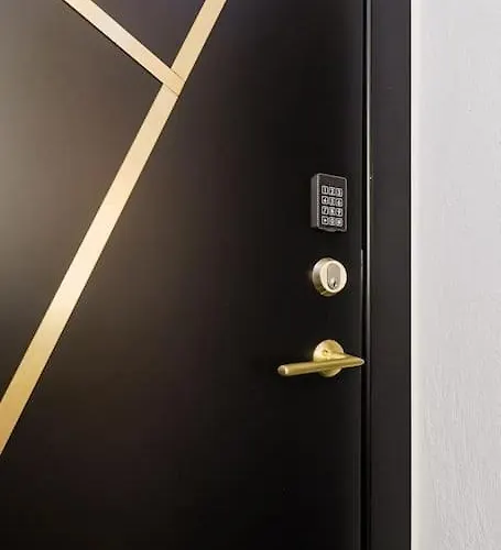 Loft Black And Red * タリン