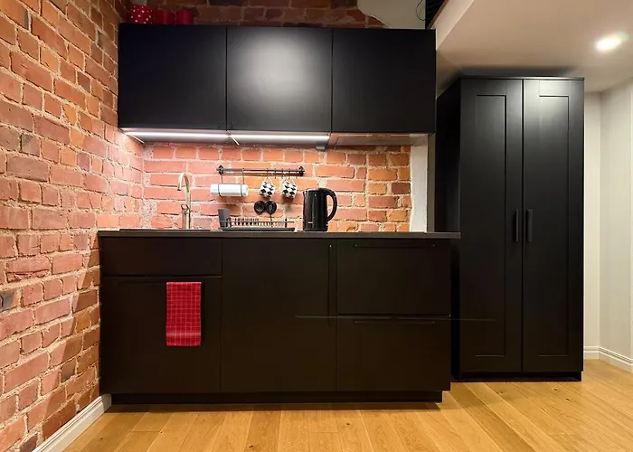 Loft Black And Red * タリン